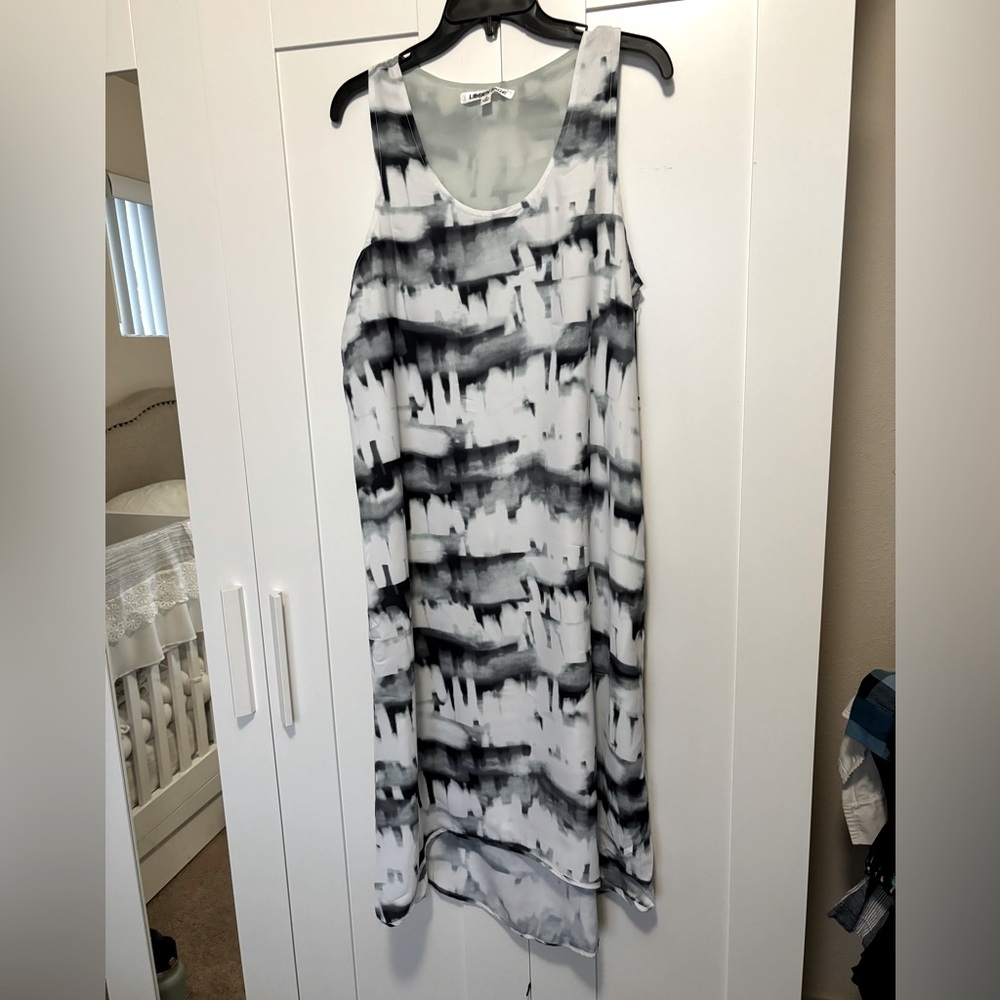 NWT Liberty Sage Black and White Sleeveless midi high and low dress in M